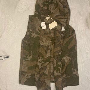 Camo hoodie vest